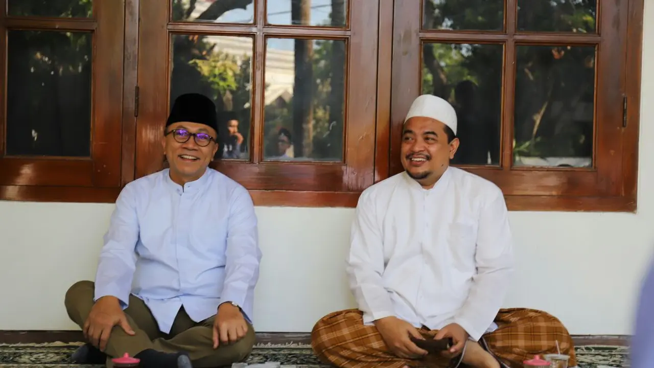 Ketua Umum PAN Zulkifli Hasan saat bersilaturahmi ke Pesantren Al Amien, Sumenep, Jawa Timur (istimewa)