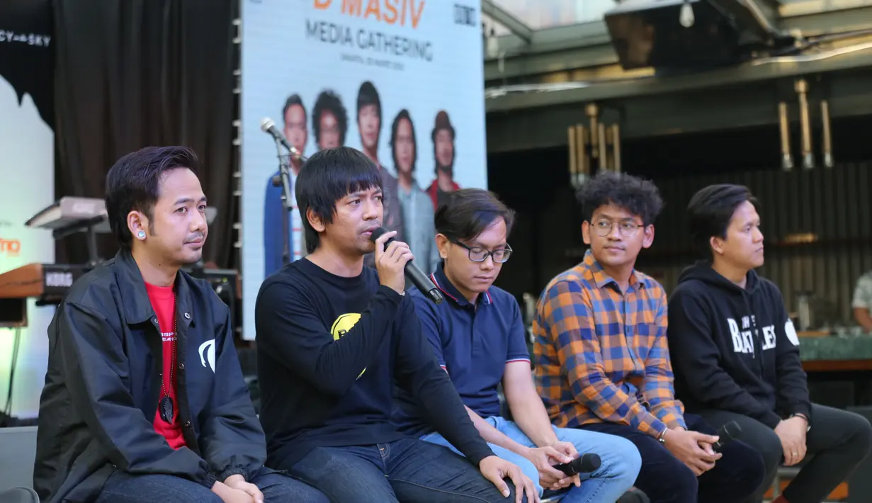 D'Masiv di kawasan SCBD, Jakarta Selatan, Selasa (3/3/2020). (Daniel Kampua/Fimela.com)