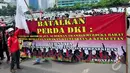 Para pengendara motor saat menutup jalan MH Thamrin, Jakarta, Minggu (22/12/2014). (Liputan6.com/Johan Tallo)
