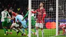 Meski, AC Milan berusaha keras memenangkan laga melawan leg kedua play-off fase gugur Liga Champions 2024/2025 melawan Feyenoord. Namun, disiplin pemain Feyenoord berhasil meredam gempuran serangan AC Milan. (Marco BERTORELLO/AFP)