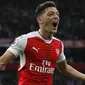 Gelandang Arsenal, Mesut Ozil, merayakan gol yang dicetaknya ke gawang Chelsea pada laga Premier League di Stadion Emirates, Inggris, Sabtu (24/9/2016). (AFP/Ian Kington)