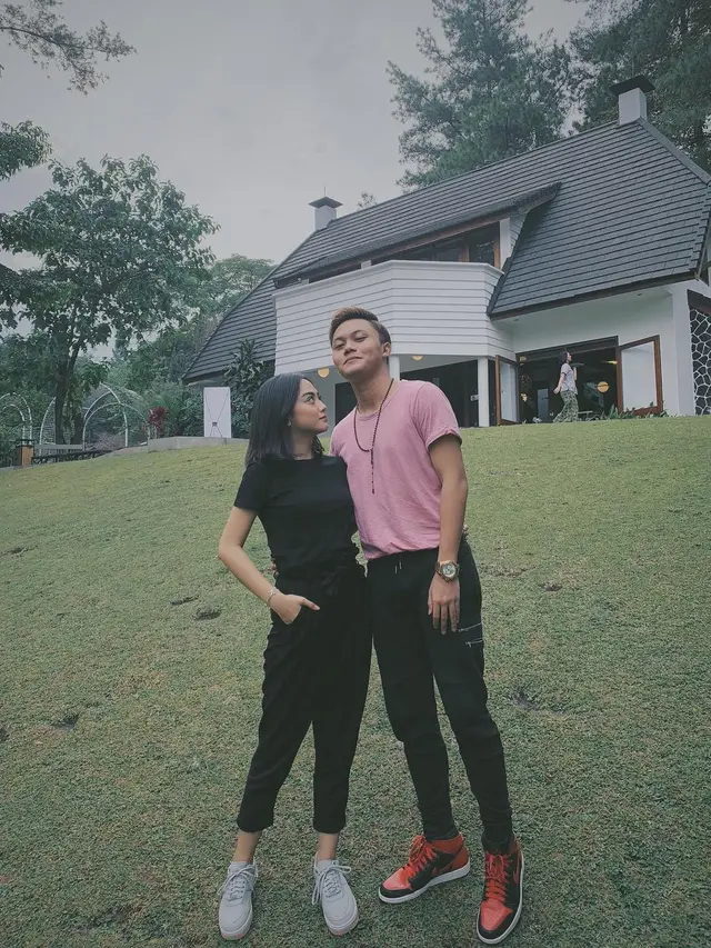 Potret Kenangan Manis Rizky Febian dan Azalia Bianda