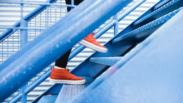 Naik Tangga, Aktivitas Fisik yang Mudah dan Hemat Waktu untuk Jaga Kesehatan Jantung dan Cegah Penyakit Kardiovaskular (Image: Pixabay)