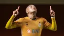 Anderson Salles merupakan bek gaek andalan Bhayangkara FC. Tampil dalam 30 laga, kemampuan yang dimilikinya tak hanya sebatas dalam menjaga pertahanan. Salles juga mempunyai akurasi tendangan bebas yang ciamik dan sundulan yang mematikan. (Bola.com/Bagaskara Lazuardi)