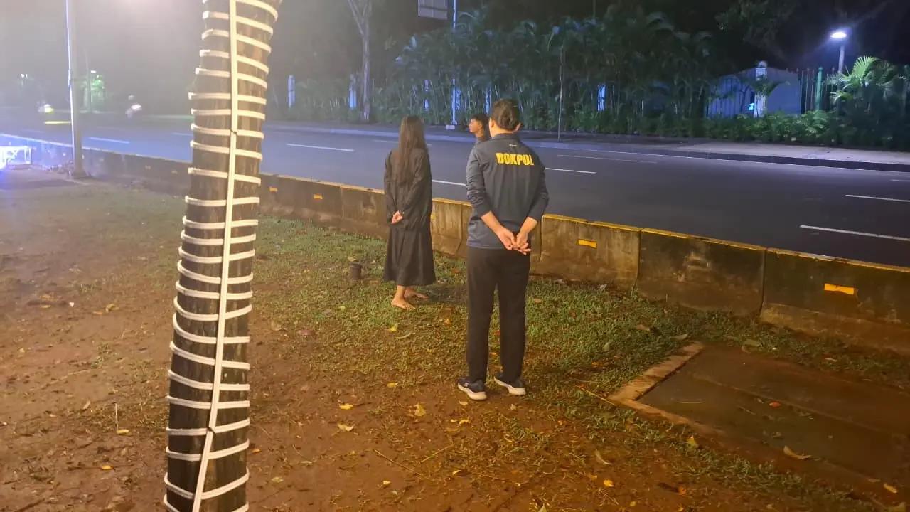 Perempuan berinisial JSLP (20) diduga hendak bunuh diri di depan Istana Merdeka, Jalan Medan Merdeka Utara, Jakarta Pusat, Minggu 22 Maret 2026 malam (Istimewa)