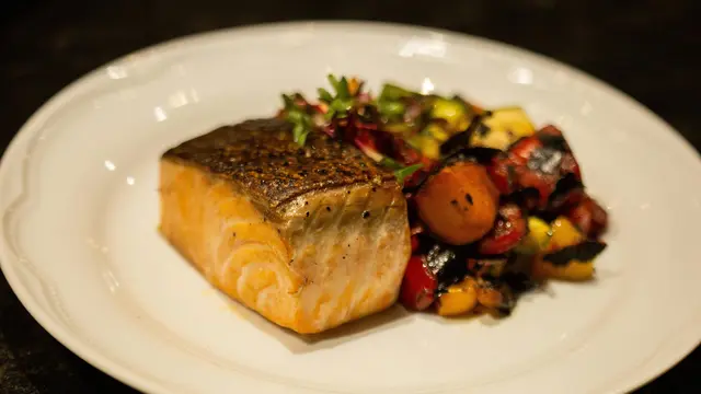 Cara Mudah Membuat Salmon Panggang dengan Saus Lemon Butter yang Bisa Jadi Menu Andalan di Rumah