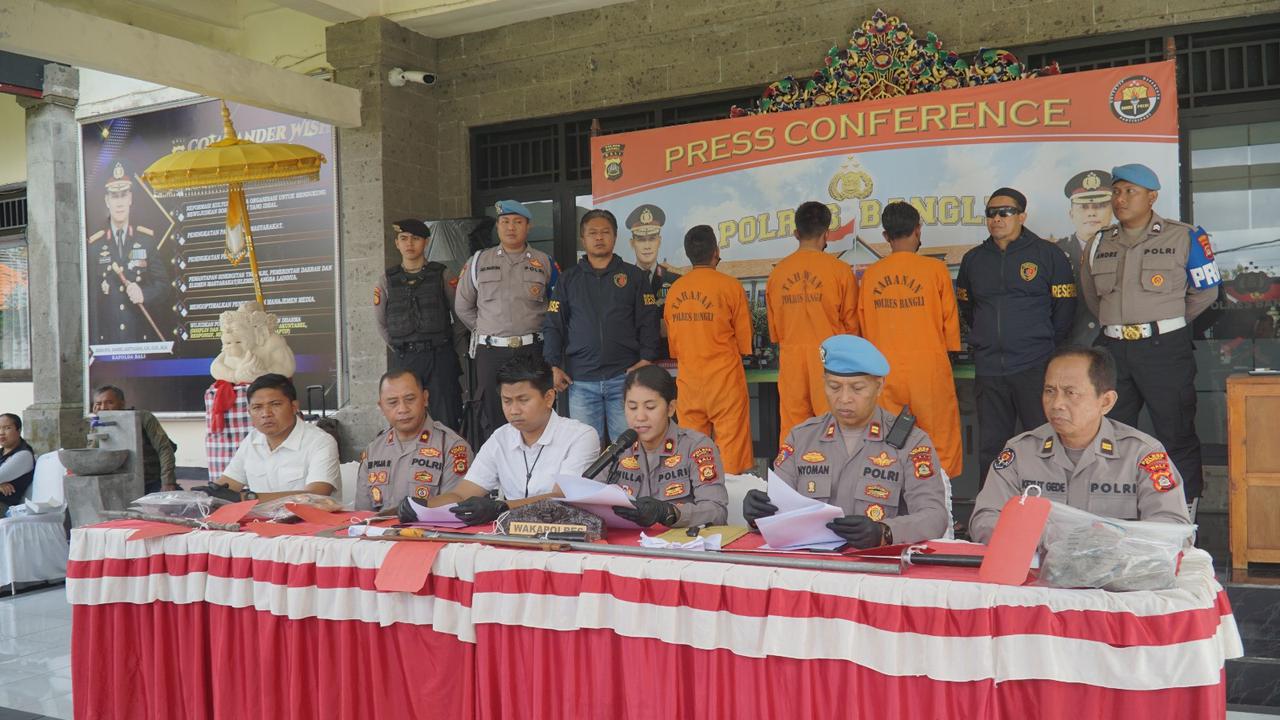 Polres Bangli saat melakukan rilis peristiwa pembunuhan di Desa Songan, Kecamatan Kintamani, Bangli, Bali, Rabu (15/10)