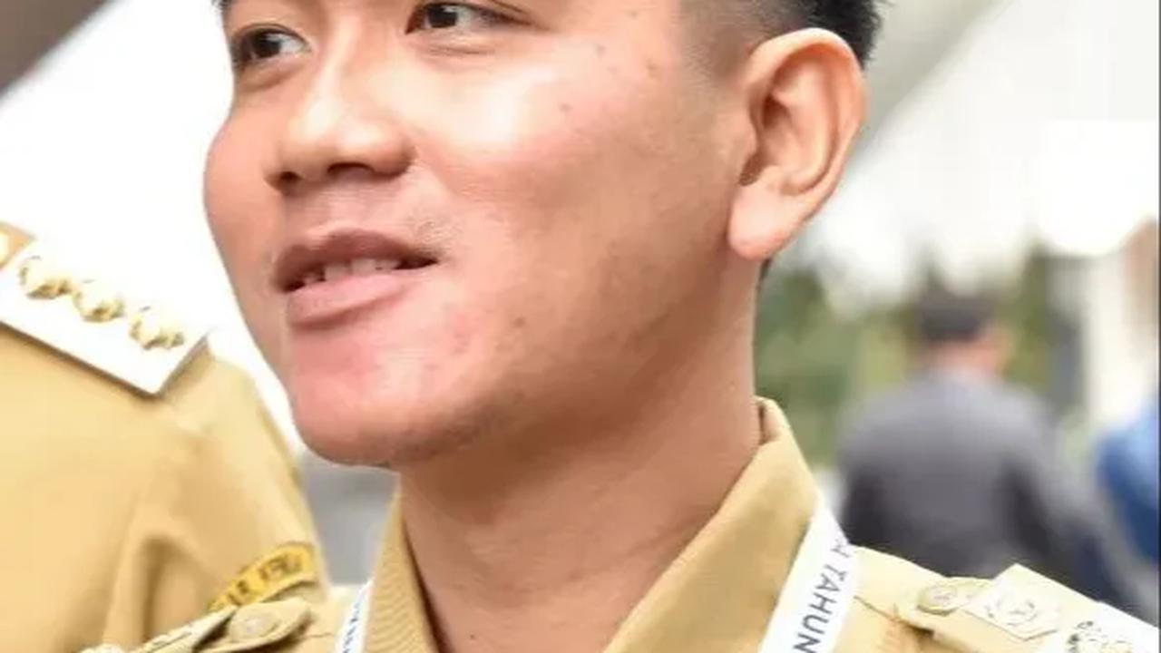 Gibran lahir pada 1 Oktober 1997 dan saat ini menjabat sebagai Wali Kota Surakarta sejak 26 Februari 2021.<br>