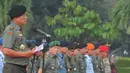 Panglima TNI Jenderal TNI Moeldoko memimpin upacara pelepasan keberangkatan 800 prajurit TNI ke Darfur, Jakarta, Rabu (18/2/2015). Sejumlah 800 prajurit TNI siap diberangkatkan ke Darfur  sebagai pasukan perdamaian PBB. (Liputan6.com/Herman Zakharia)