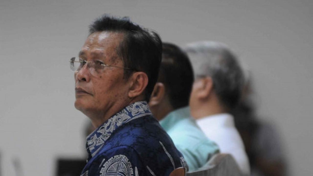 Akil Mochtar bersaksi di sidang Rusli Sibua