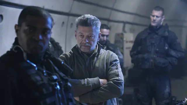 Andy Serkis sebagai George Clements dalam film SAS: Red Notice. (Foto: Dok. Silver Reel/ Sky Cinema)