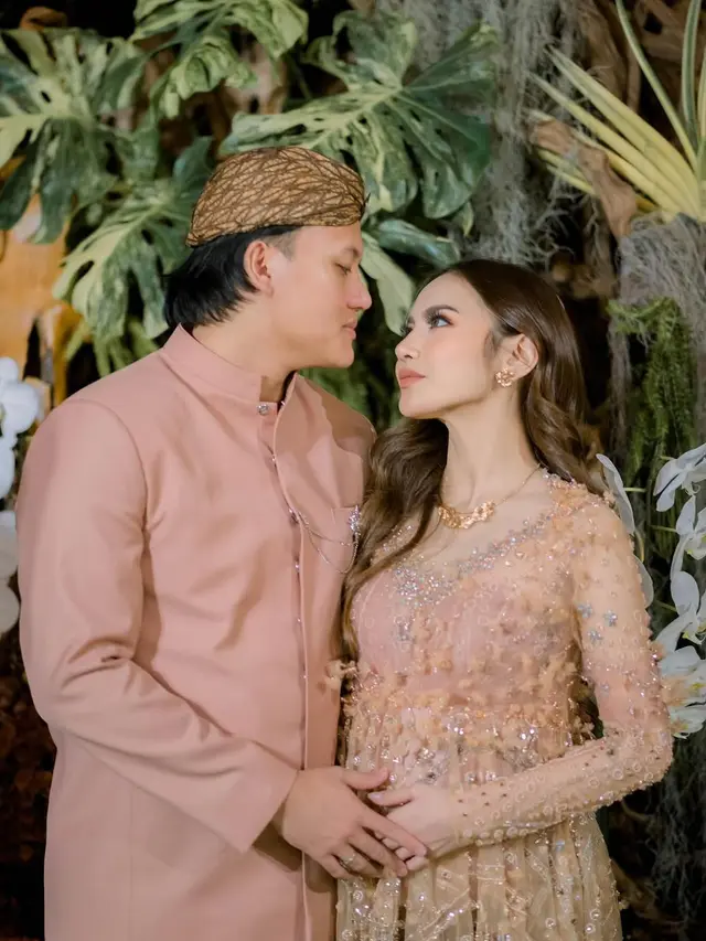 Jadi Inspirasi Untuk Berbagai Acara, Intip Potret Mahalini Kenakan Kebaya dengan Berbagai Model