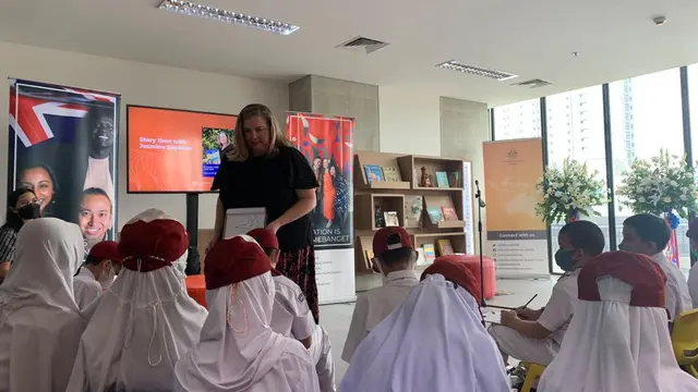 Jasmine Seymour, penulis Australia dalam Peresmian Australian Reading Corner atau Pojok Baca oleh Kedutaan Besar Australia di Perpustakaan Taman Ismail Marzuki, Senin (15/8/2022).