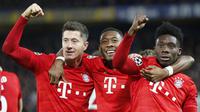 Para pemain Bayern Munchen merayakan kemenangan atas Chelsea pada laga Liga Champions di Stadion Stamford Bridge, Selasa (25/2/2020). Chelsea takluk 0-3 dari Bayern Munchen. (AP/Frank Augstein)