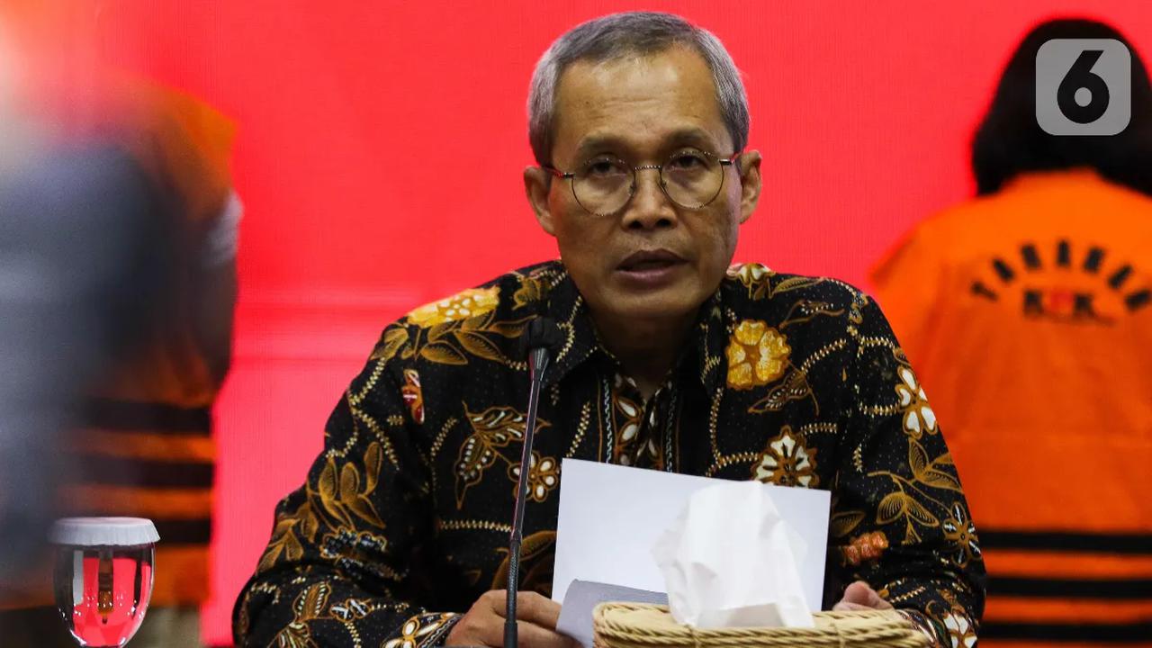 Alex mengatakan, selama ini Firli Bahuri hanya memantau dari jauh pengumuman tersangka dan penahanan terhadap Syahrul Yasin Limpo.<br>