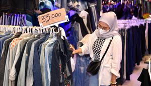 Thrifting di Pasar Senen, Senen, Jakarta Pusat.