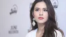 Sejak resmi menjadi seorang istri, Raisa tinggal terpisah dengan orang tua. Setelah beberapa bulan, ia pulang dan tidak bisa ketemu dengan ibunya lantaran sedang pergi ke Bandung. (Nurwahyunan/Bintang.com)