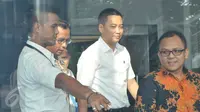 Anggota Komisi I DPR dari fraksi Golkar Fayakhun Andriadi usai menjalani pemeriksaan di gedung KPK, Jakarta, Selasa (25/4). (Liputan6.com/Helmi Afandi)