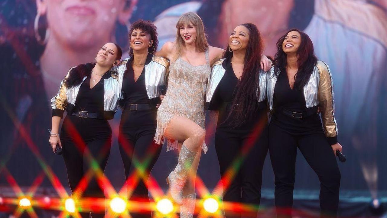 40 Taylor Swift Lyric Quotes About Friendship to Warm Your Heart