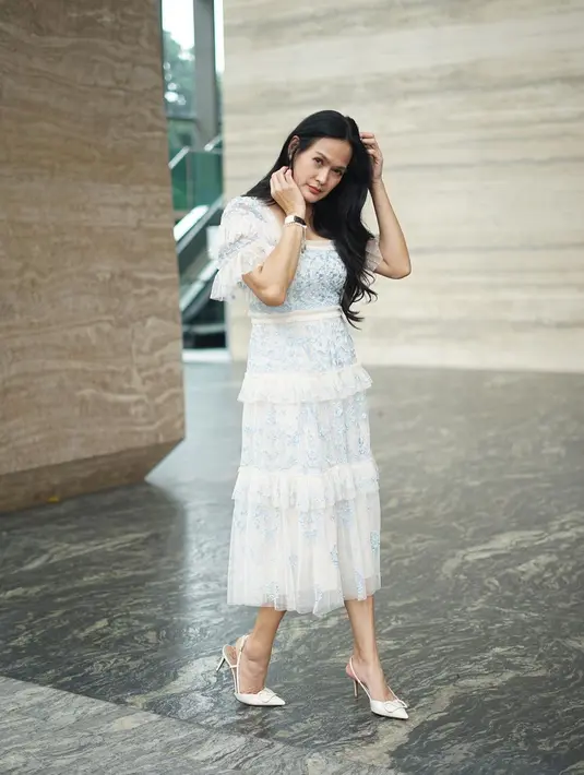 Bahkan usianya kini tak sejalan dengan wajah Donna Harun yang awet muda. (FOTO: instagram.com/donnaharunofficial/)