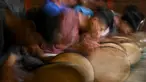 Pemuda mengikuti gladi bersih tari Rapa'i Geleng, menggunakan rebana tradisional, di desa ekowisata Nusa di Lhoknga, provinsi Aceh (31/8/2021). (AFP/Chaideer Mahyuddin)