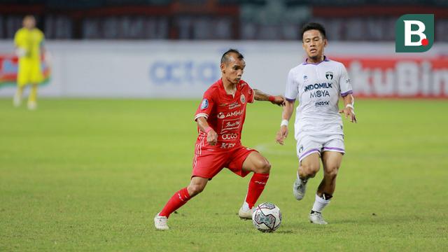 Foto: Licin Bagai Belut, Riko Simanjuntak Buat Lini Pertahanan Persita Kalang Kabut