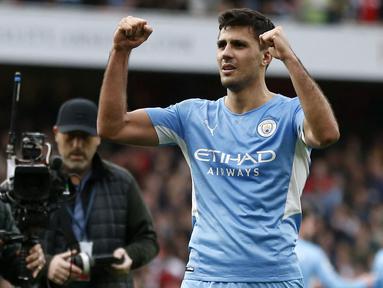 Rodri telah menjadi bagian integral dari Man City sejak kedatangannya pada 2019. Sebagai gelandang bertahan, ia mampu mempertahankan bentuk timnya, mengubah permainan ke sayap, dan membawa bola ke depan selama serangan balik. Tingkat kerjanya juga salah satu yang terbaik di liga. (AFP/Ian Kington)