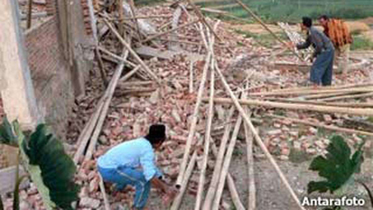 BREAKING NEWS, Dusun Jambon Wonosobo disapu puting beliung, 36 rumah rusak