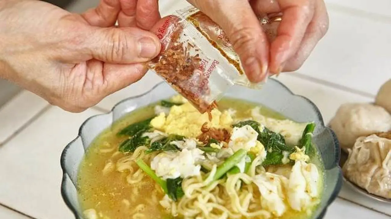 Editor Says: Mengapa Mie Instan Buatan Warkop Lebih Enak?