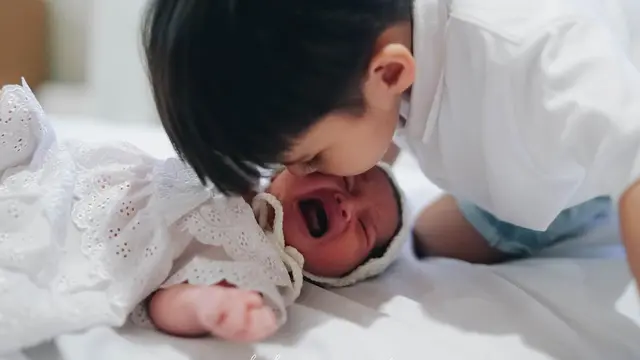 Momen Perdana Tasya Kamila Foto Bareng Keluarga Lengkap, Gaya Usil Arrasya pada Adik Bikin Gemas