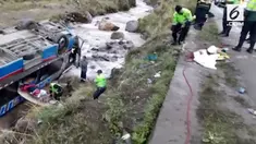 Kecelakaan melibatkan sebuah bus berpenumpang terjadi di Peru. Akibatnya 10 orang tewas dan 30 lainnya luka-luka.