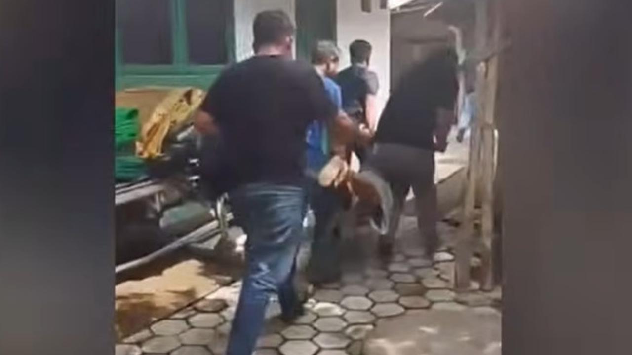 Pelarian Dwi Bagus Berakhir di Jombang, Begini Momen Saat Digelandang Polisi