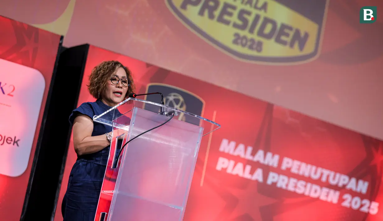 Programming Director SCM, Harsiwi Achmad memberikan sambutan dalam acara Malam Penutupan Piala Presiden 2025 di Studio 8 SCTV Tower, Senayan City, Minggu (12/04/2026) malam WIB. (Bola.com/Bagaskara Lazuardi)