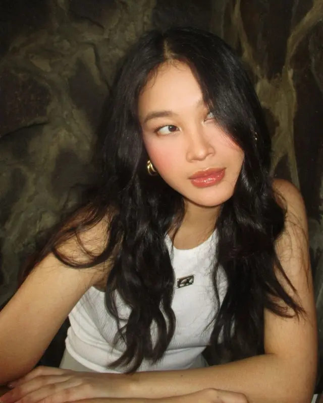 7 Potret Neyia Kameron, cewek viral mesra bareng Jefri Nichol