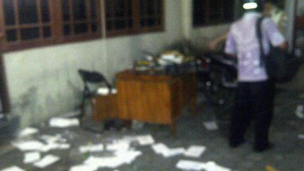 Total 7 orang luka saat diskusi Irshad Manji dibubarkan