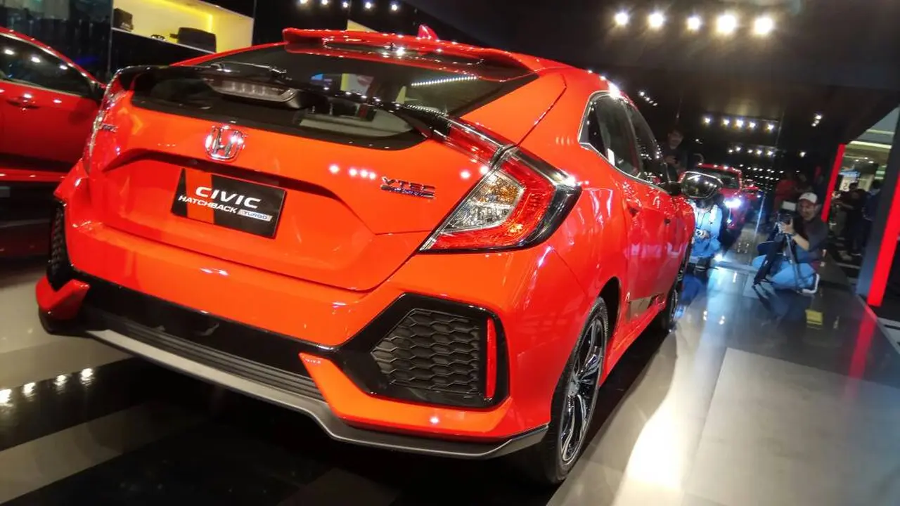 PT Honda Prospect Motor (HPM) menepati janjinya dengan memperkenalkan Honda Civic Hatchback Turbo di Jakarta, Jumat (9/6/2017).(Rio Apinino)