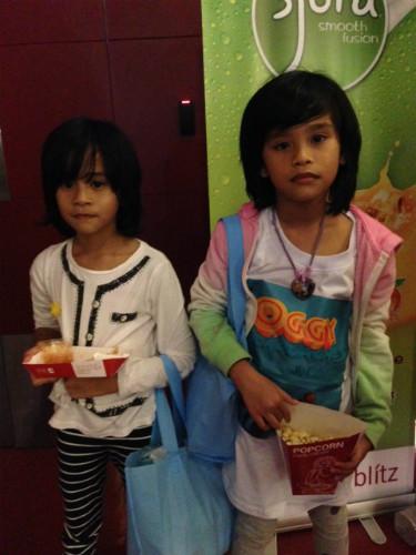 Kedua buah hati Melly | copyright vemale.com