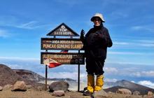 Mengenal Sosok Mbah Yuni, Nenek Tangguh Berusia 71 Taun yang Sudah Taklukkan Banyak Gunung