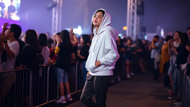 7 Inspirasi Outfit Putih untuk Nonton Konser, Ide Tampil Stylish dan Nyaman