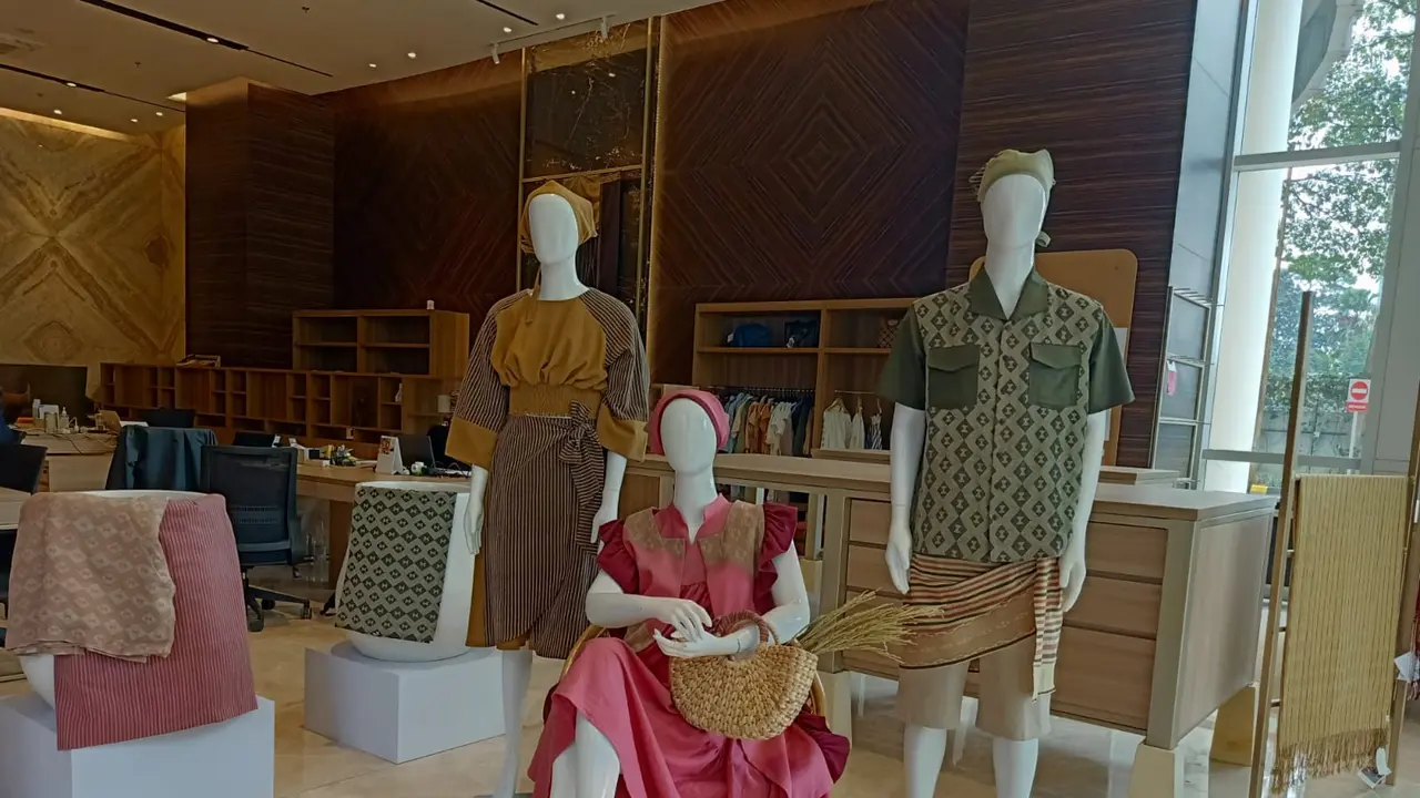 TobaTenun Perdana Tampil di JFW 2024, Bawa Kain Bermakna Apresiasi Tradisi Agraris Masyarakat Batak Karo