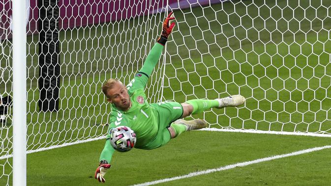 Hasil Semifinal Euro 2020 : Kane Eksekusi Penalti, Wajah Kiper Denmark Diganggu Sinar Laser - Vimarsana News