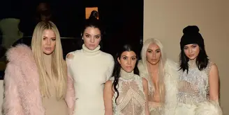 Kardashian-Jenner kini sudah menjadi seorang ibu kecuali Kendall Jenner. (quien.com)