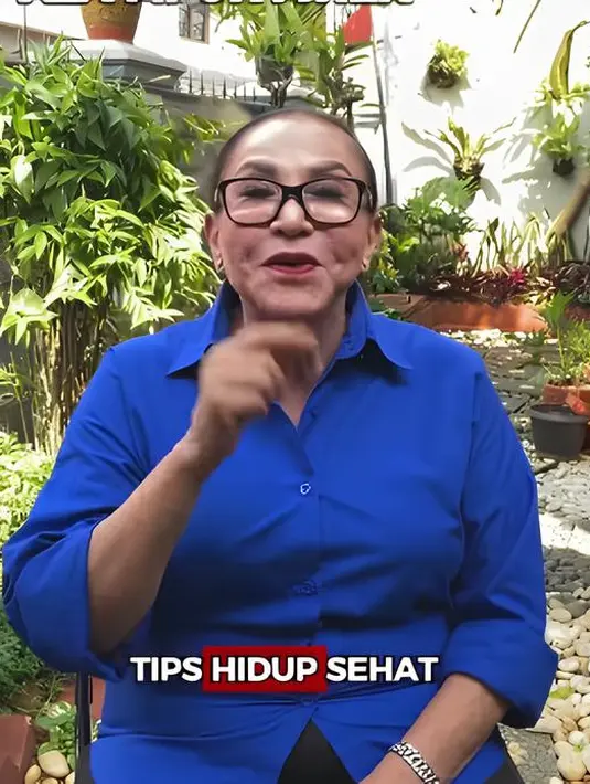 Keputusan Mpok Atiek untuk menjalani pengobatan alternatif ternyata membuahkan hasil. Pemeriksaan USG terakhir menunjukkan bahwa polip di ususnya mengecil secara signifikan setelah enam bulan terapi. Ia merasa bersyukur atas kemajuan kesehatannya dan menyebut ini sebagai babak baru dalam hidupnya. (Liputan6.com/IG/@mpok.atiek)