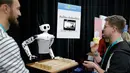 Robot Reachy dipamerkan saat pameran teknologi CES 2020 di Las Vegas, Amerika Serikat, Minggu (5/1/2020). Reachy dibanderol dengan harga USD 9.000 untuk tipe satu lengan dan USD 17.000 untuk dua lengan. (AP Photo/John Locher)