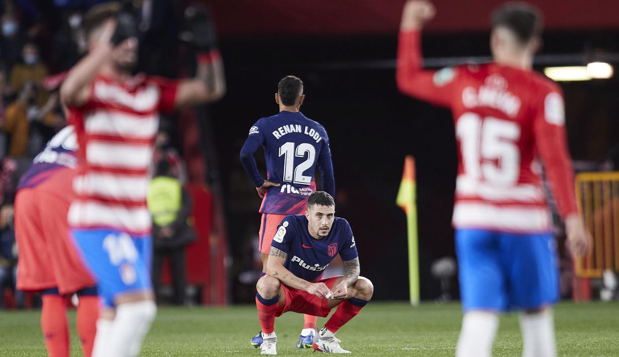 Kekalahan itu membuat juara bertahan Liga Spanyol tersebut harus tercecer di peringkat kelima klasemen dengan raihan 29 poin, sama seperti Real Sociedad. (AP/Fermin Rodriguez)