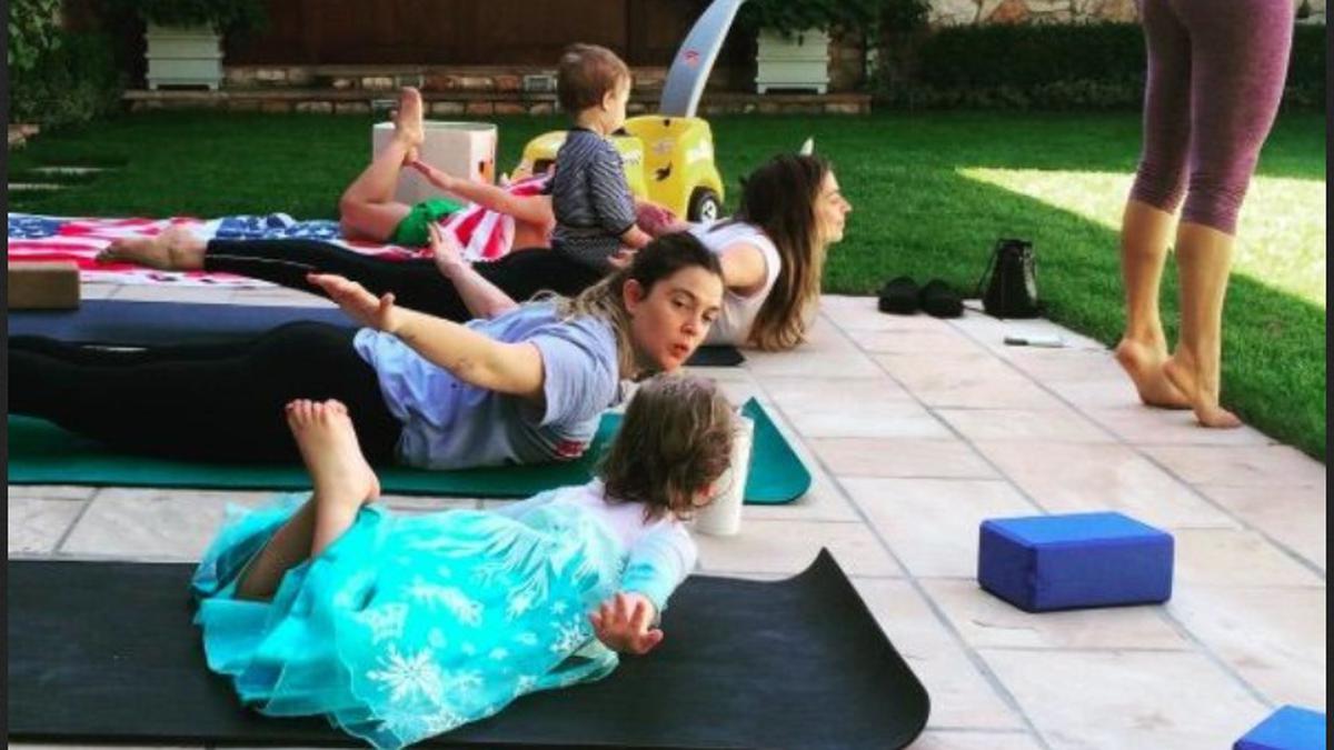 Asyiknya Drew Barrymore Berlatih Yoga Bersama Si Kecil Health