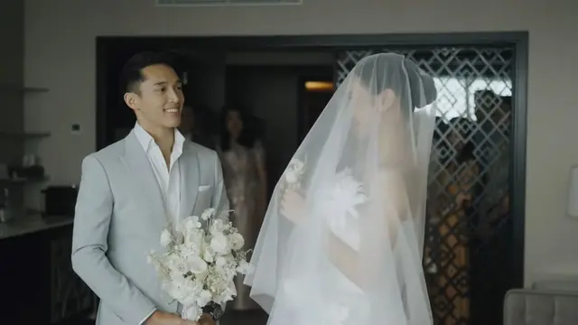 Atlet pebulu tangkis Indonesia Jonatan Christie, resmi menikahi Shania Junianatha atau Shanju di Gereja Katedral Jakarta.