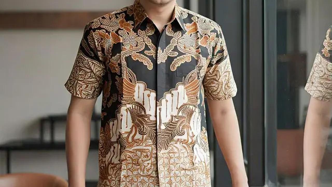 7 Inspirasi Model Kemeja Batik Lengan Pendek Pria Terbaru, Bikin Penampilan Tidak Membosankan di Berbagai Momen