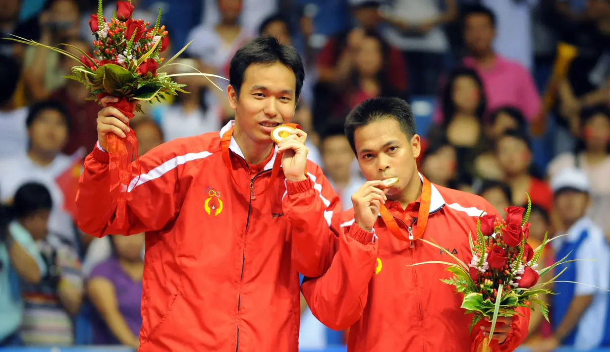 Pasangan ganda putra, Hendra Setiawan dan Markis Kido menyumbangkan medali emas untuk Indonesia pada Olimpiade Beijing tahun 2008 silam. Mereka berdua mampu takhlukkan pasangan tuan rumah, Cai Yun dan Fu Haifeng di partai puncak. (Foto: AFP/Goh Chai Hin)