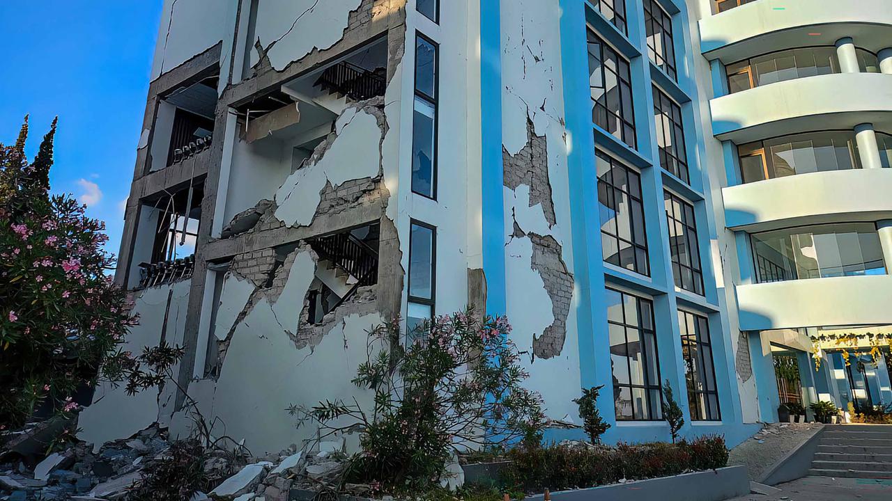 Gempa Dahsyat M 7,7 Guncang Flores Warga Berhamburan Mengungsi